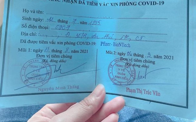 Diễn biến nóng vụ cô gái được tiêm vắc xin nhờ 'ông anh': Đình chỉ phó chủ tịch phường