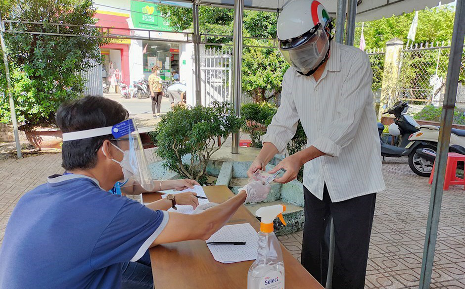 Dân phản ánh ký tên nhận trợ cấp đã lâu nhưng không có tiền, lãnh đạo phường nói 'là nhầm lẫn'