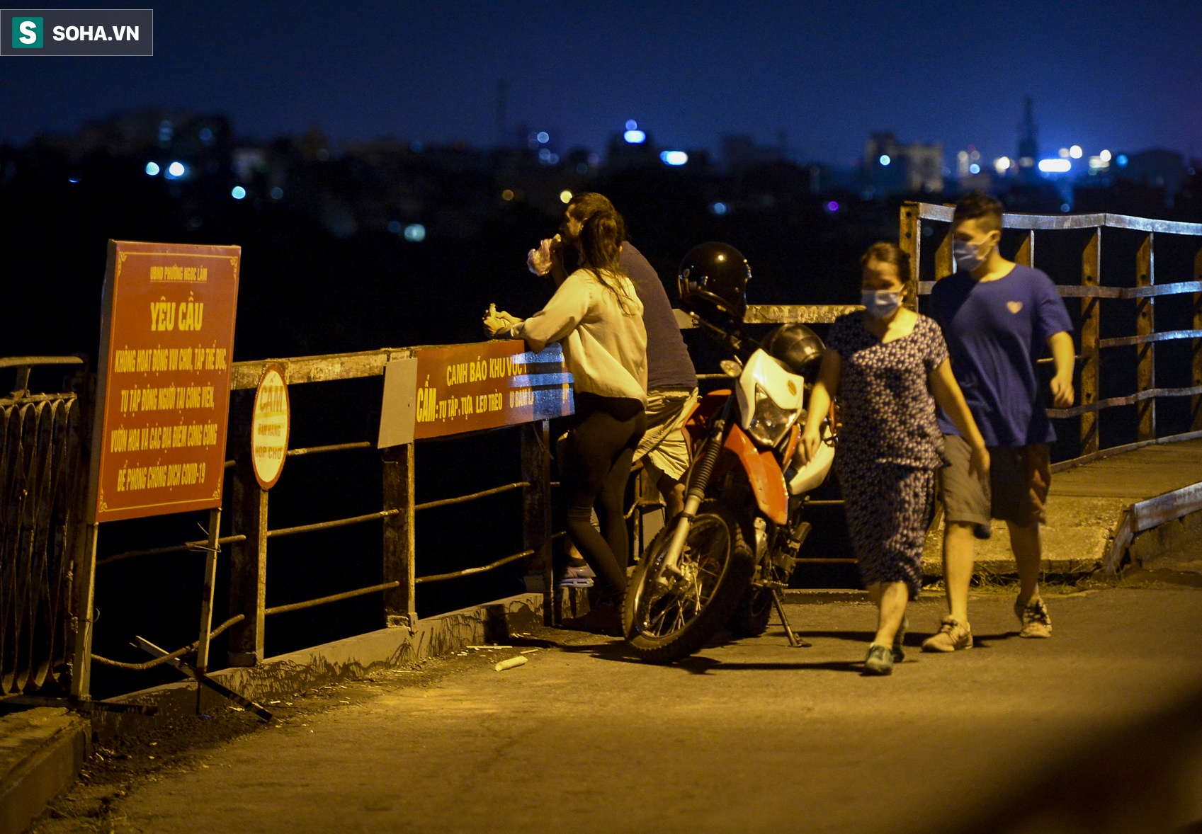 Hà Nội: Nam thanh nữ tú thản nhiên lên cầu Long Biên tâm sự, chụp ảnh, hóng mát bất chấp giãn cách xã hội - Ảnh 13.