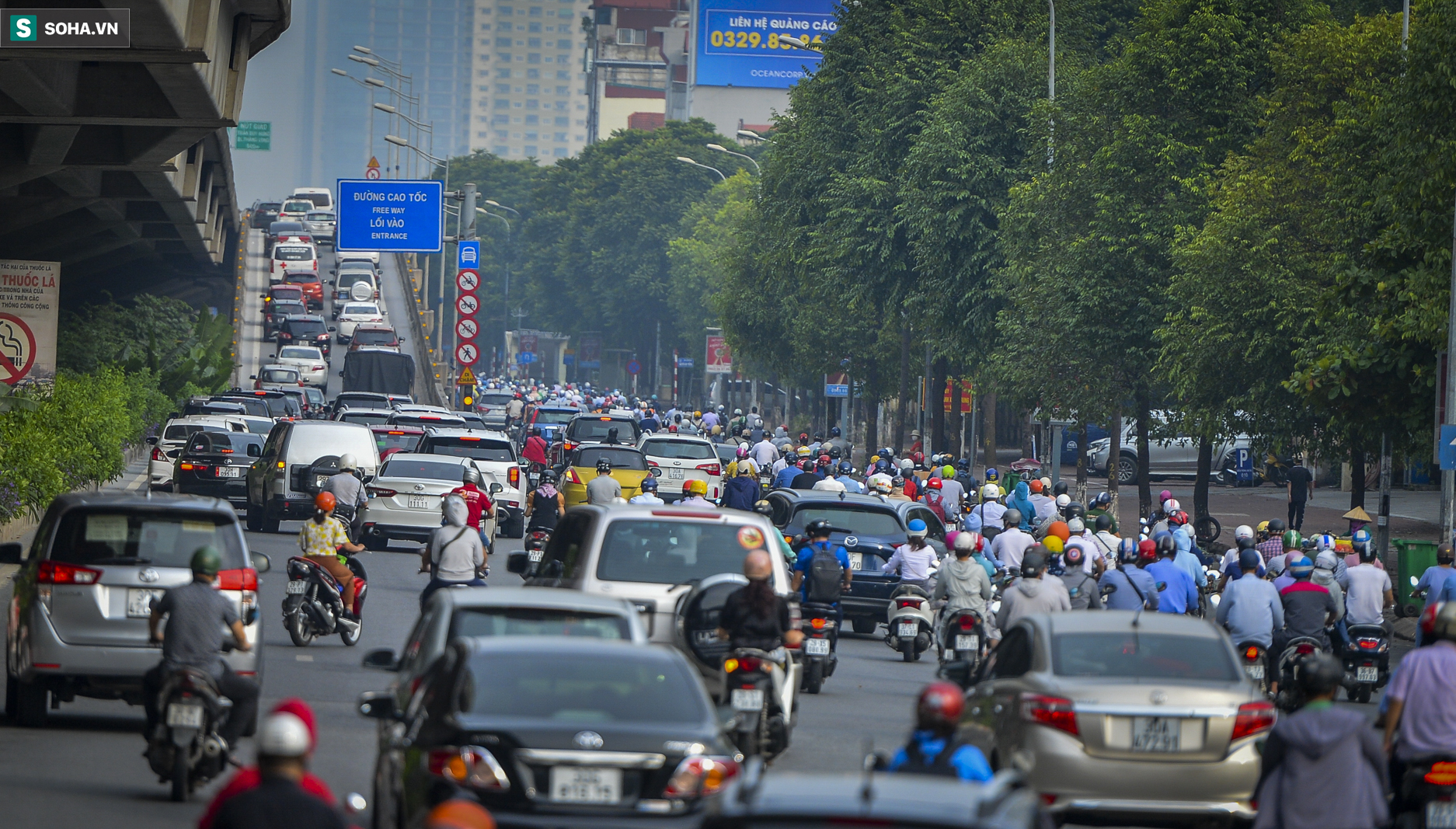 Ngày cuối giãn cách xã hội đợt 4, nhiều tuyến phố Hà Nội xe cộ tấp nập - Ảnh 6.