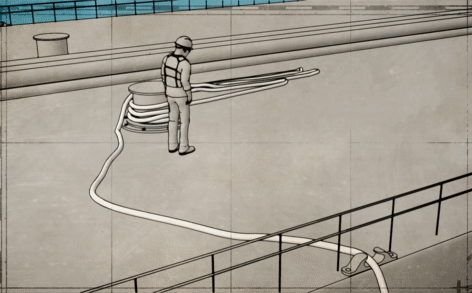 Buộc dây giữ tàu khi cập bến, công việc tưởng đơn giản mà lại tiềm ẩn nguy hiểm chết người