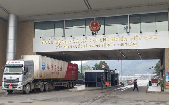 NÓNG: Trung Quốc nhập khẩu trái cây trở lại qua cửa khẩu Lào Cai - &quot;Anh hùng&quot; Campuchia qua đời