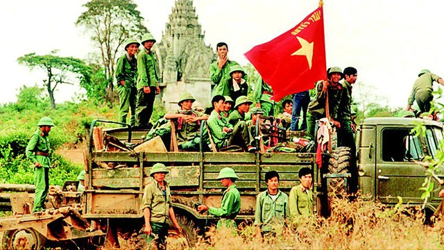 Chiến trường K: 3 xe tăng Khmer Đỏ ngang nhiên chui vào giữa quân ta - Thế là xong! - Ảnh 5.