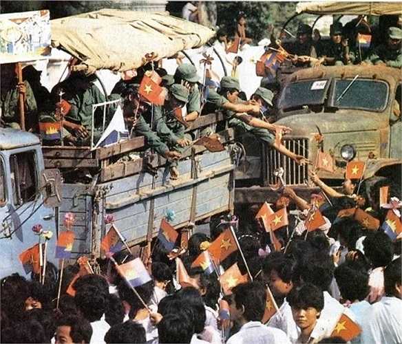 Thế giới chấn động: Phnom Penh thất thủ, QĐNDVN đã giải quyết xong chiến trường K! - Ảnh 6.