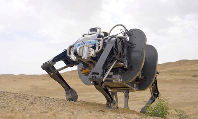 Trung Quốc tự phát triển robot Bò mộng 4 chân lớn nhất thế giới để vận chuyển, trinh sát - Ảnh 1.