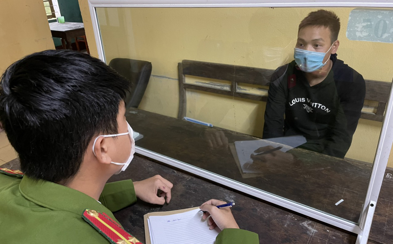 Bắt hai thanh niên chặn xe, cướp tiền của phụ nữ đi xe máy
