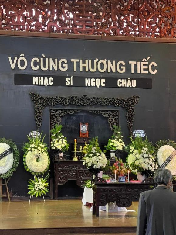 Đám tang nhạc sĩ Ngọc Châu: Khánh Linh khóc hết nước mắt, nhiều nghệ sĩ đến tiễn đưa - Ảnh 4.