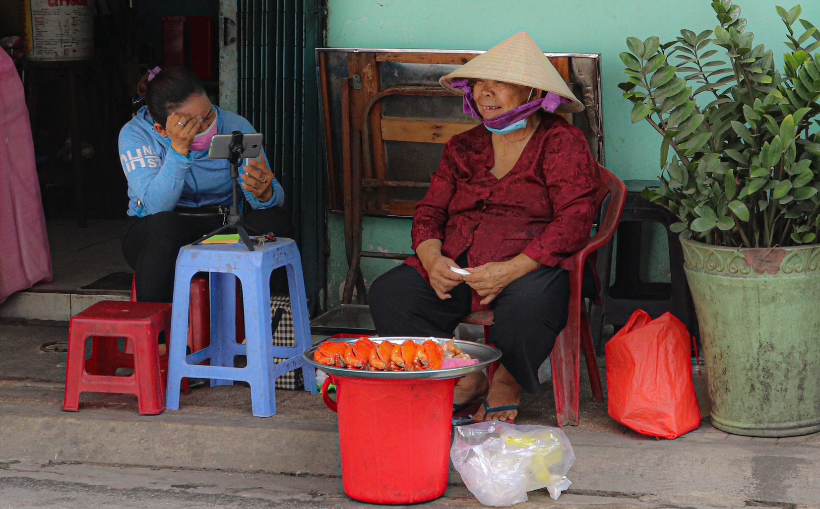 Mâm cua dì Ba nổi tiếng một thời, giờ "thất sủng" không còn hàng dài người xếp hàng mua