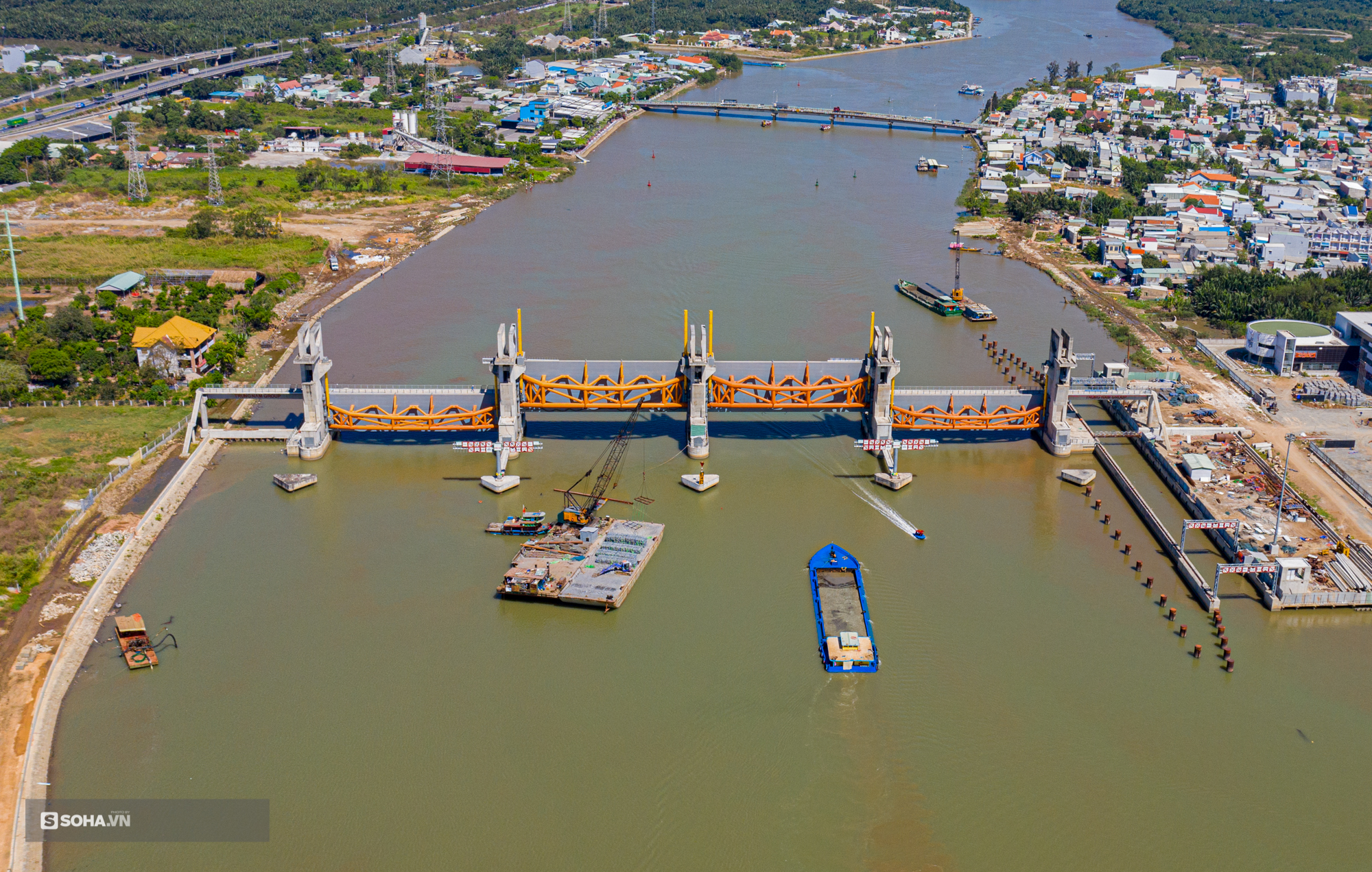 TP.HCM: Có con đường tỷ đô, cảng lớn đón được tàu khủng, huyện Nhà Bè băng băng lên quận - Ảnh 8.