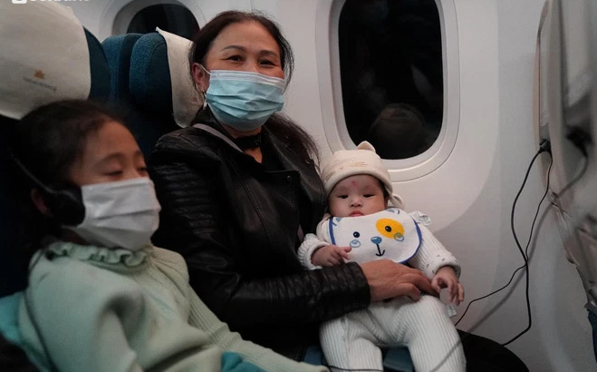 Đường bay rất đặc biệt đón người Việt từ Ukraine: &quot;Thấy thương đồng bào mình quá!&quot;