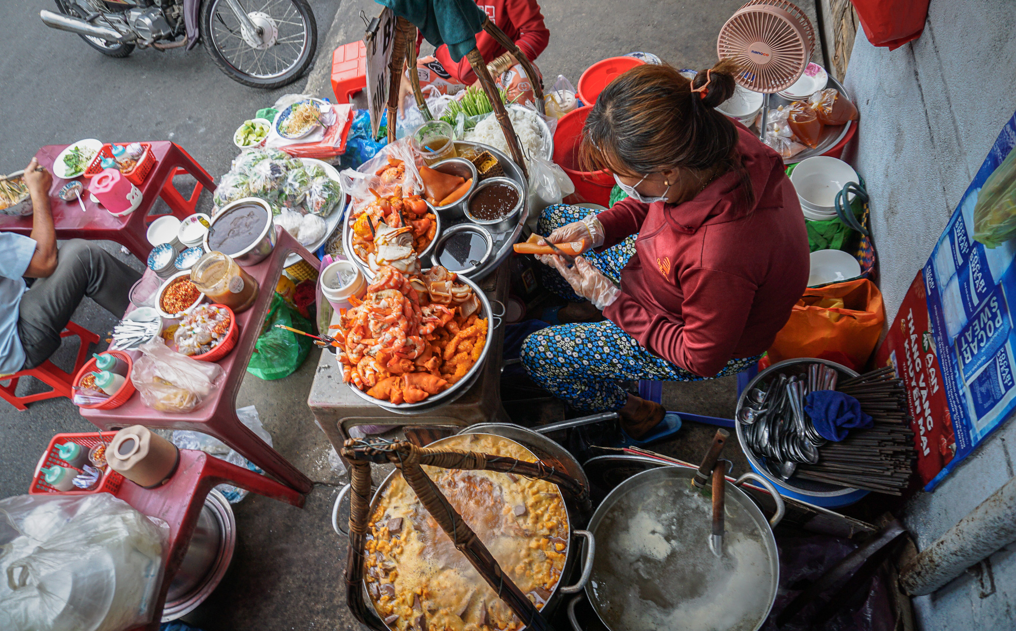 Gánh bún suông không biển hiệu truyền qua 3 thế hệ, vài tiếng mở hàng bán cả trăm bát