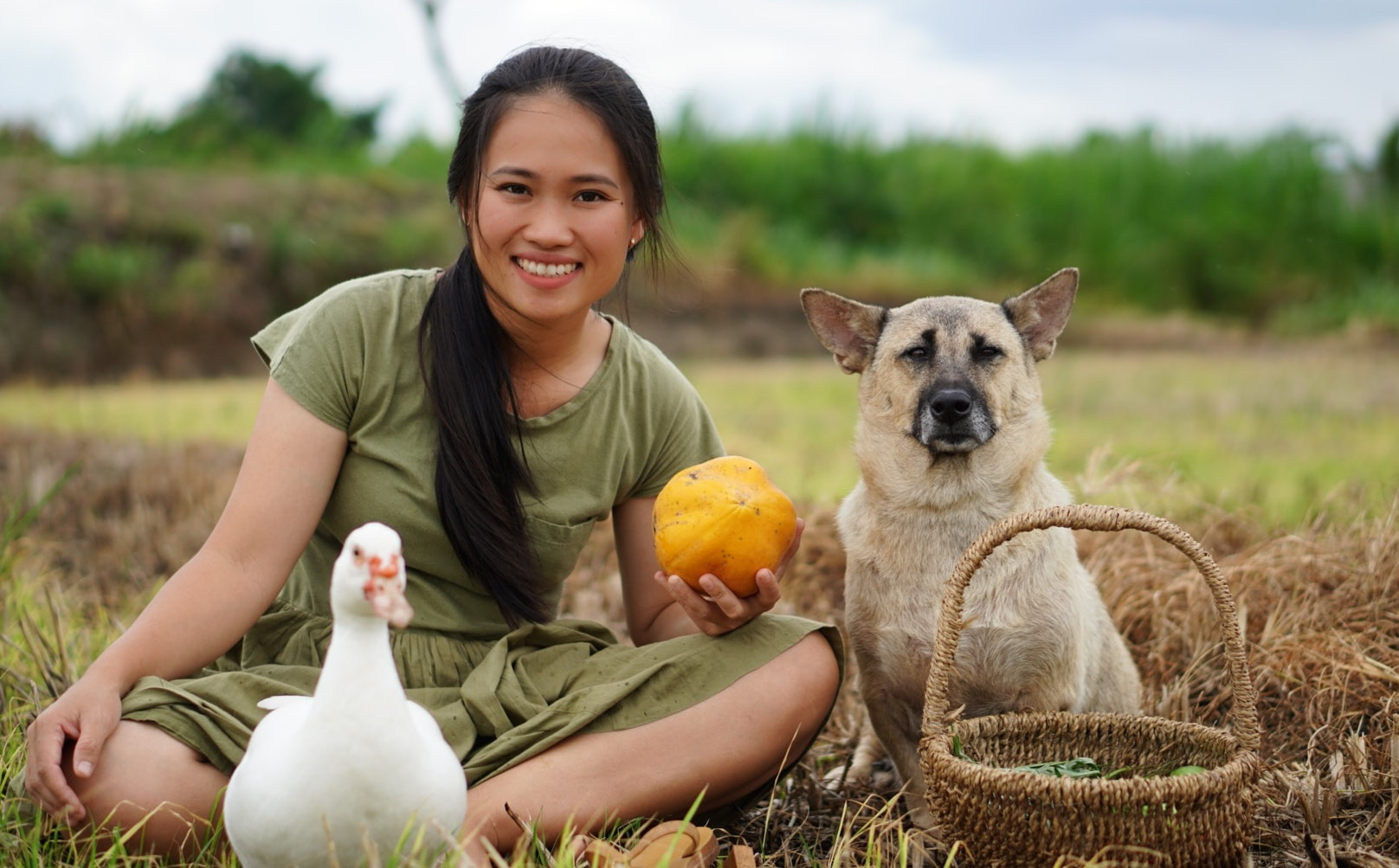 An Đen - cô gái triệu view bỏ thành phố vì áp lực, về quê ngủ ở chuồng bò vẫn hạnh phúc