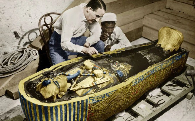 Mở nắp quan tài Pharaoh, chuyên gia ngạc nhiên: Giá trị thứ này vượt xa vàng bạc châu báu