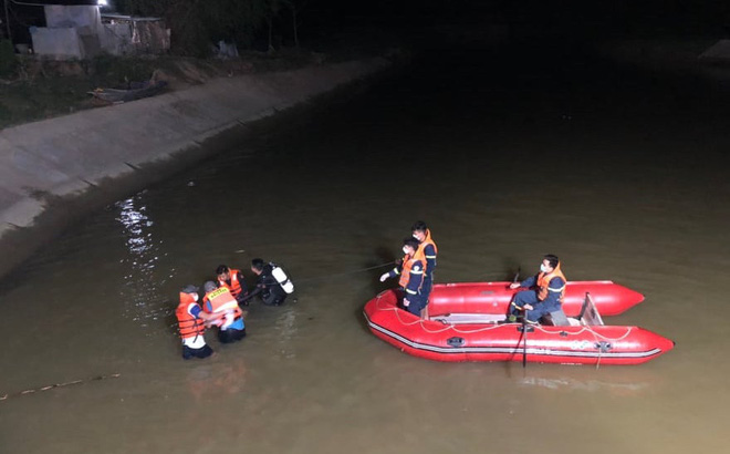 NÓNG: 5 nữ sinh 12 tuổi cùng mất tích trên sông, công an đã tìm thấy 2 thi thể - Ảnh 3.