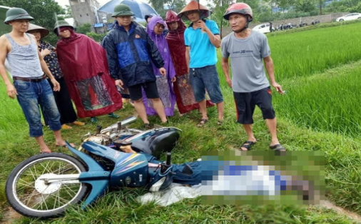 Thái Bình: 3 người đi đường bị sét đánh tử vong