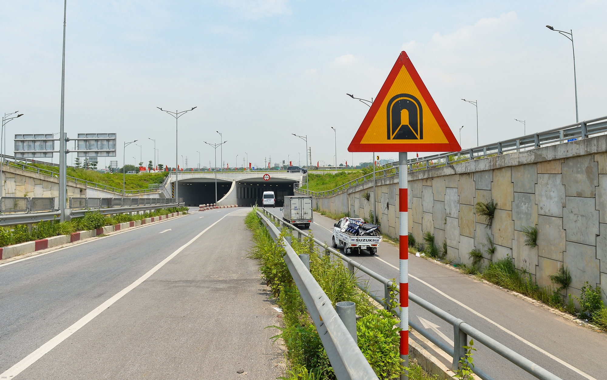 Cận cảnh hầm chui trăm tỷ tại nút giao Quốc lộ 18, cao tốc Hà Nội - Bắc Giang - Ảnh 5.