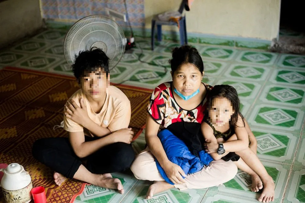 Những bà mẹ vừa nuôi con một mình vừa chống chọi bệnh suy thận ở vùng cao Quảng Trị - Ảnh 2.