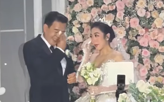 Đám cưới Hà Thanh Xuân với Vua cá Koi: Kỳ Duyên gặp sự cố, cô dâu chú rể khóc vì hạnh phúc