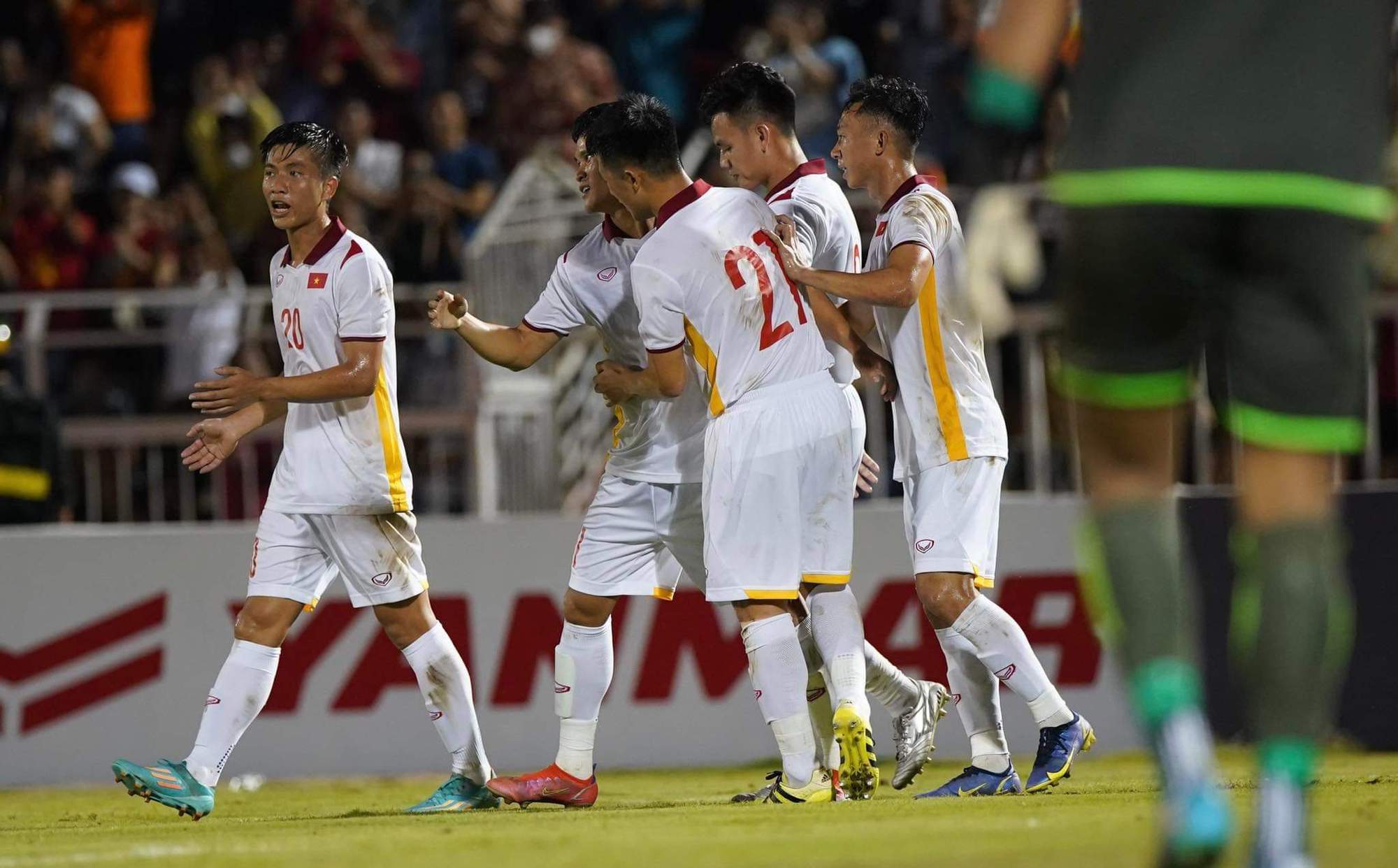 TRỰC TIẾP Việt Nam 2-0 Afghanistan: &quot;Anh công nhân&quot; của thầy Park tỏa sáng rực rỡ