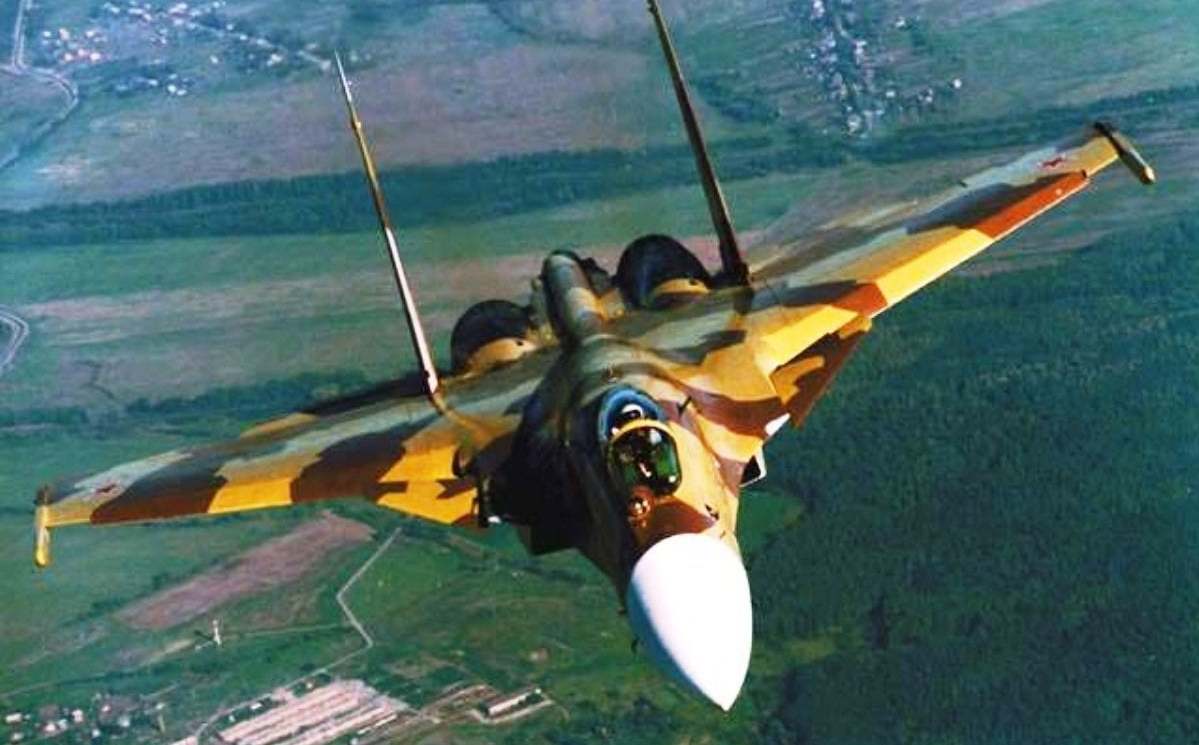 Su-37: Tiêm kích Nga khiến công chúng thế giới kinh ngạc vì màn trình diễn ngoạn mục
