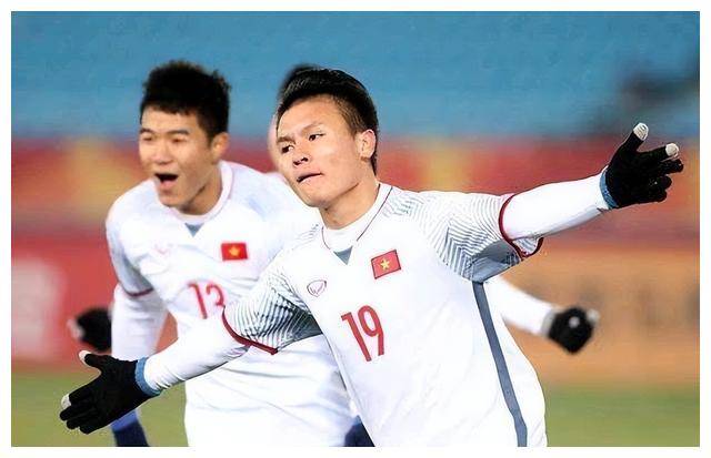 Báo Trung Quốc ca ngợi Quang Hải là “Messi châu Á”, đề cập tới mức lương cao khi sang Pháp - Ảnh 1.