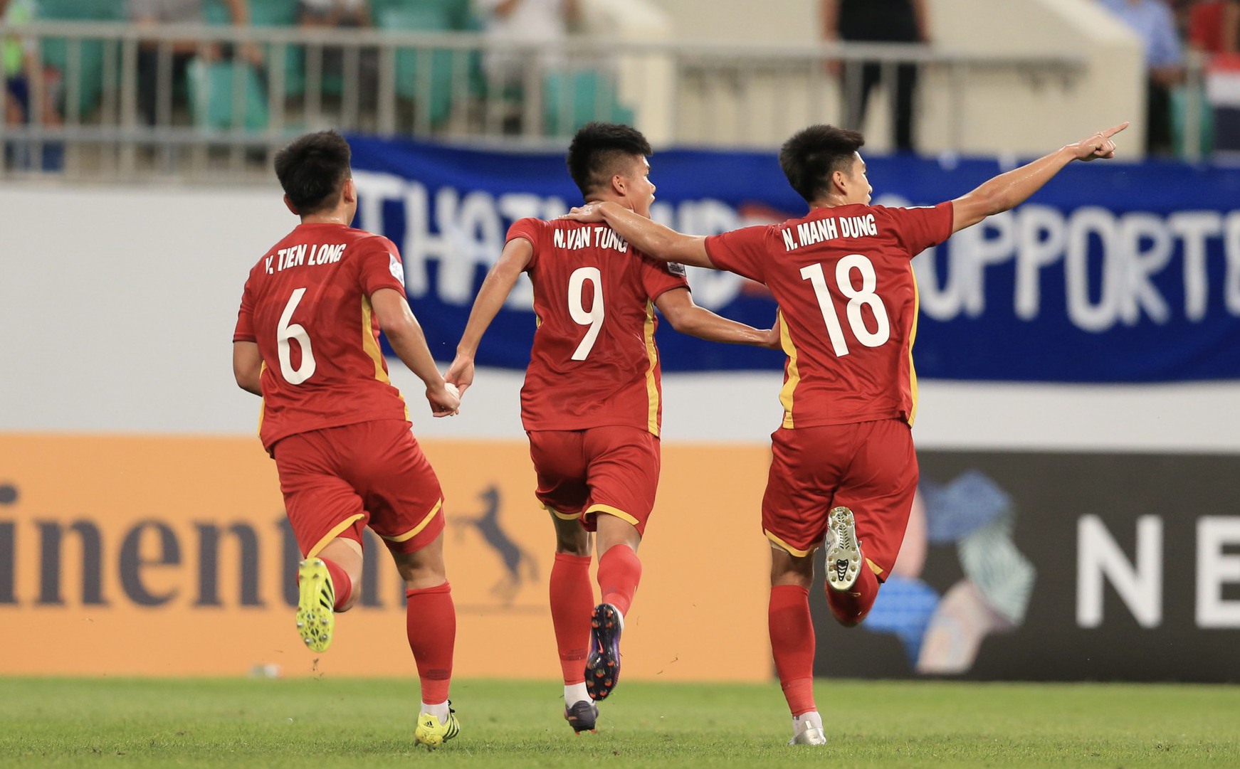 Tạo cú sốc thần tốc & ghi siêu phẩm, U23 Việt Nam vẫn rời sân đầy tiếc nuối trước Thái Lan