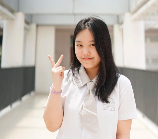 Từng bị liệt nửa mặt vì áp lực học tập, nữ sinh lớp 12 nhận học bổng 2,9 tỷ của VinUni - Ảnh 4. Từng bị liệt nửa mặt vì áp lực học tập, nữ sinh lớp 12 nhận học bổng 2,9 tỷ của VinUni - Ảnh 4.