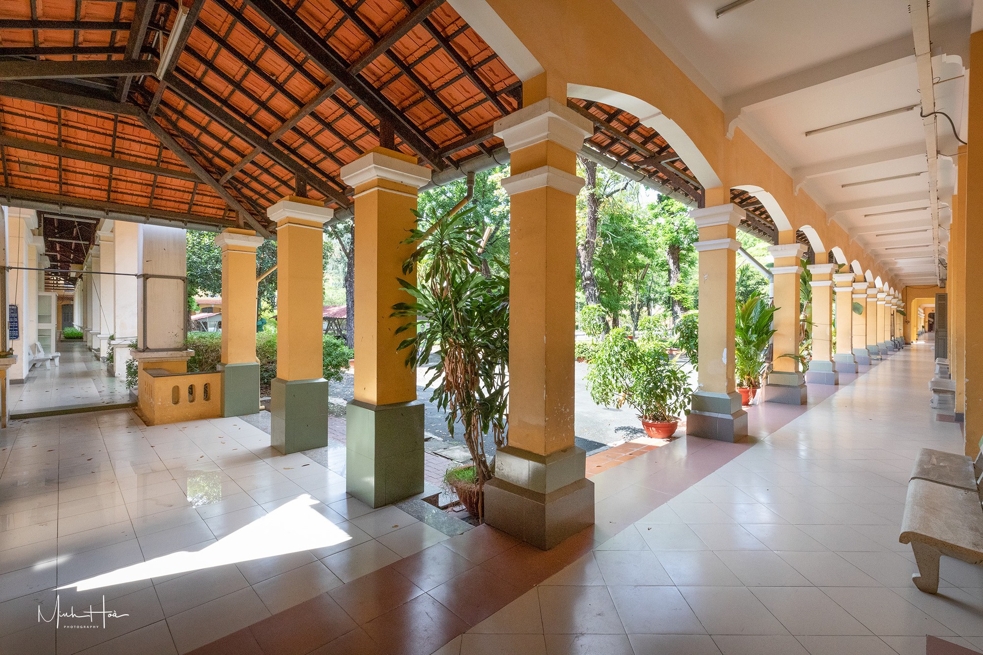Ngôi trường của những nàng thơ áo tím, có tuổi đời hơn 100 năm ở Sài Gòn - Ảnh 4. Ngôi trường của những nàng thơ áo tím, có tuổi đời hơn 100 năm ở Sài Gòn - Ảnh 4.