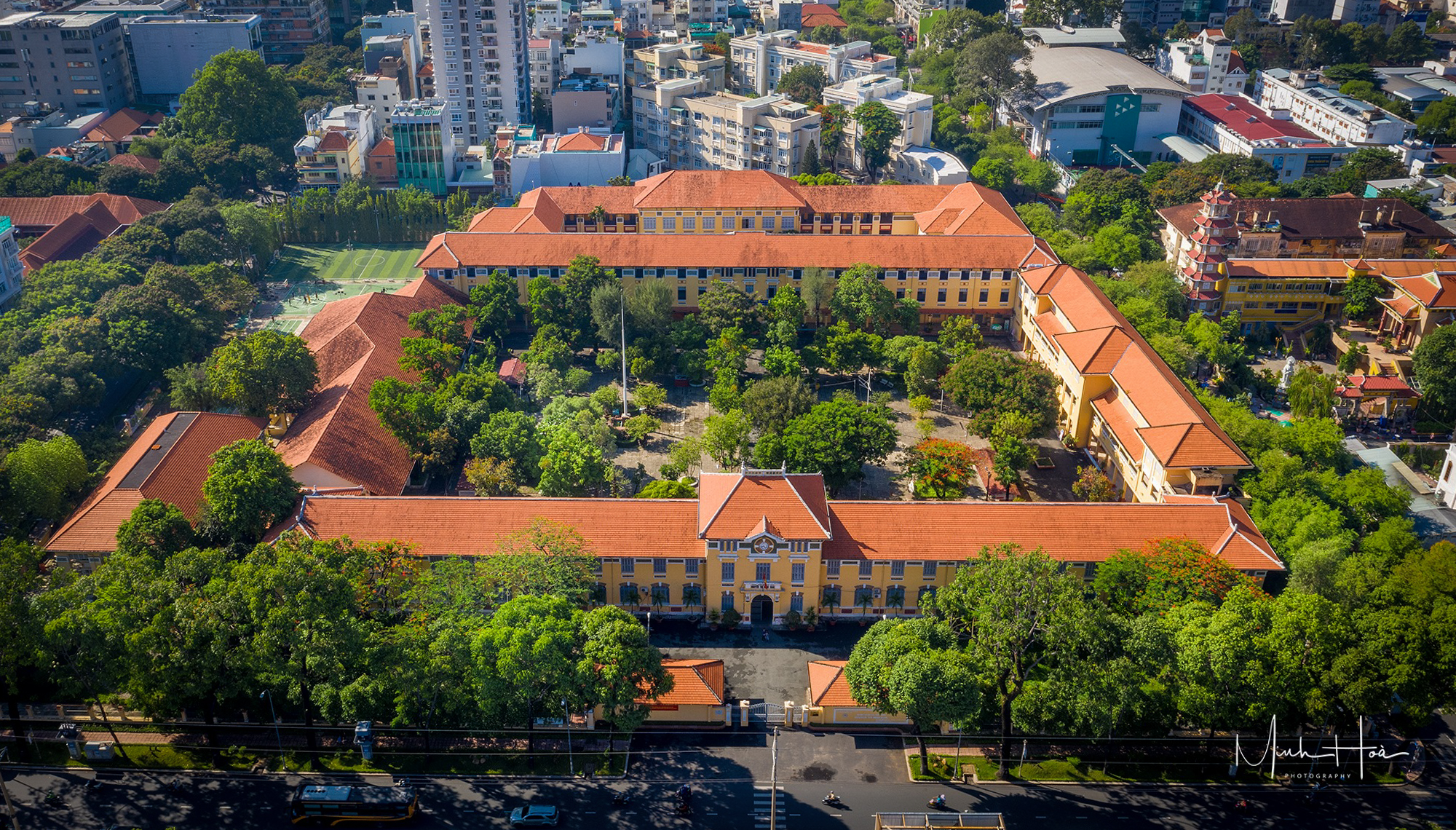 Ngôi trường của những nàng thơ áo tím, có tuổi đời hơn 100 năm ở Sài Gòn - Ảnh 1. Ngôi trường của những nàng thơ áo tím, có tuổi đời hơn 100 năm ở Sài Gòn - Ảnh 1.