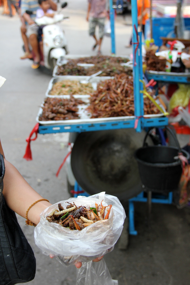 Thực phẩm của tương lai gây sốt ở Thái Lan: Trông đáng sợ nhưng mùi vị lại ngon bất ngờ! - Ảnh 2. Thực phẩm của tương lai gây sốt ở Thái Lan: Trông đáng sợ nhưng mùi vị lại ngon bất ngờ! - Ảnh 2.
