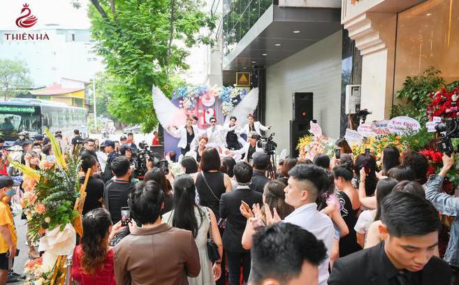 Đông đảo khách hàng dự sự kiện khai trương cơ sở 2 VTM Thiên Hà