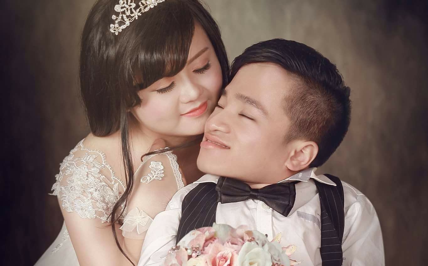 Chuyện tình cổ tích của trai xương thuỷ tinh nặng 28 kg và vợ xinh đẹp