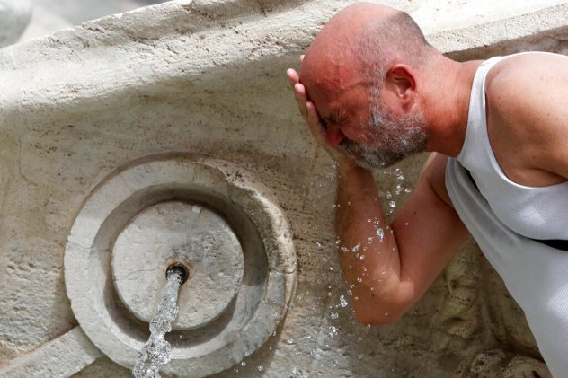 Sóng nhiệt kinh hoàng càn quét thế giới: Chuyên gia chỉ cách giải nhiệt ai cũng làm được - Ảnh 2. Sóng nhiệt kinh hoàng càn quét thế giới: Chuyên gia chỉ cách giải nhiệt ai cũng làm được - Ảnh 2.