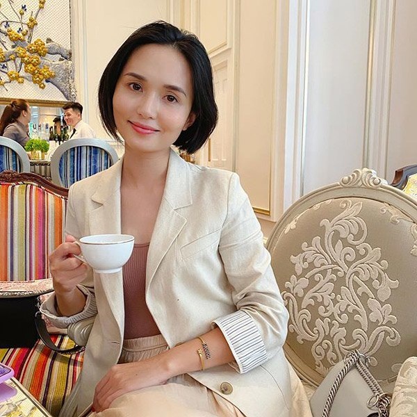 Hậu phương vững chắc của Văn Quyết: Xinh đẹp, tài giỏi lại còn là... con gái Chủ tịch! - Ảnh 10.