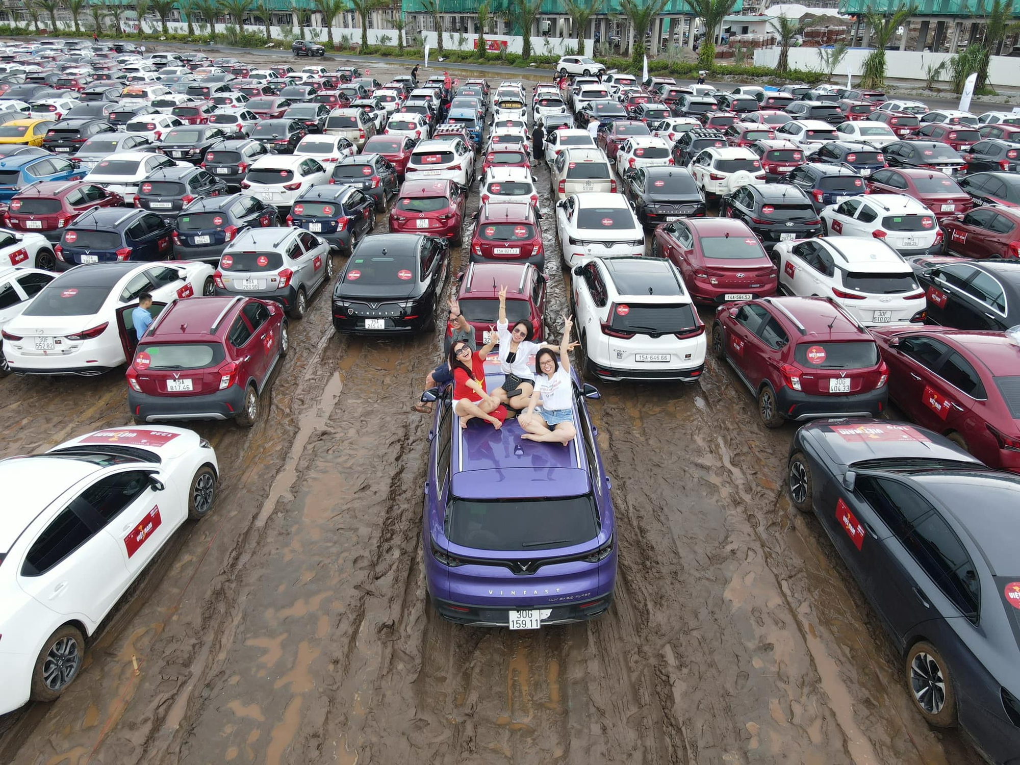 Clip: 1.700 xe ô tô xếp thành hình bản đồ Việt Nam lớn nhất từ trước đến nay - Ảnh 6.