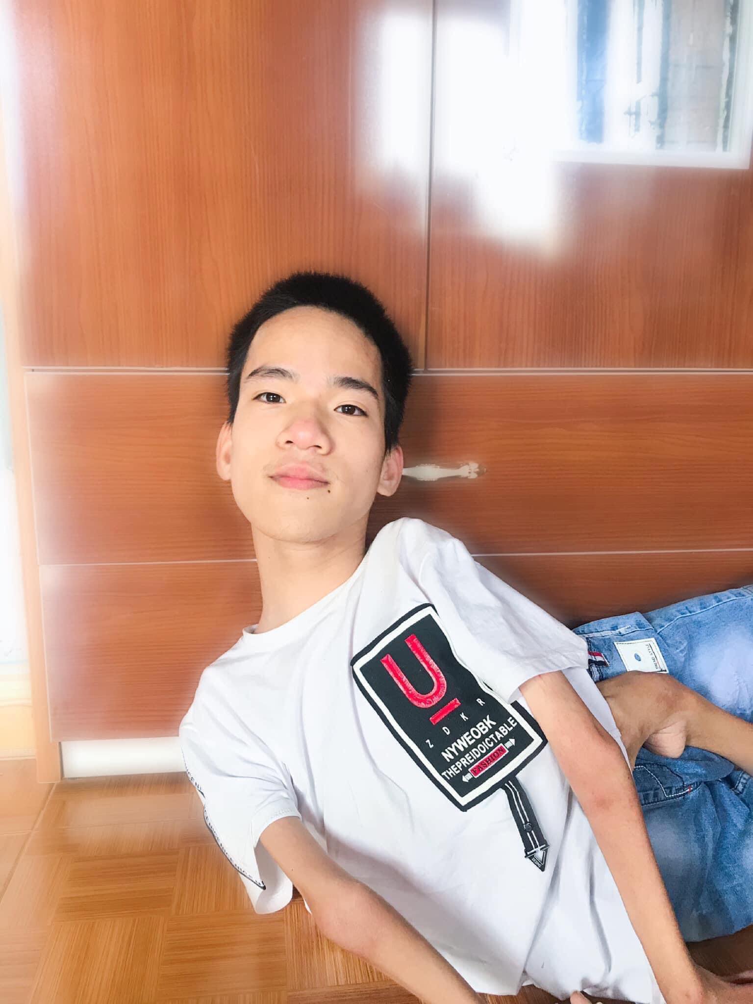 Chàng trai khuyết tật 20 năm, vực động lực sống nhờ âm nhạc: Muốn làm mẹ tự hào - Ảnh 2. Chàng trai khuyết tật 20 năm, vực động lực sống nhờ âm nhạc: Muốn làm mẹ tự hào - Ảnh 2.