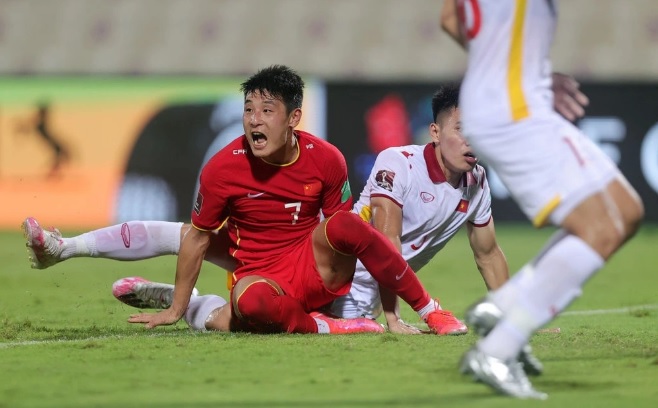 Báo Trung Quốc: “Giữa lúc bóng đá Việt Nam tự hào vì Quang Hải thì chúng ta lại sa sút!” - Ảnh 2.