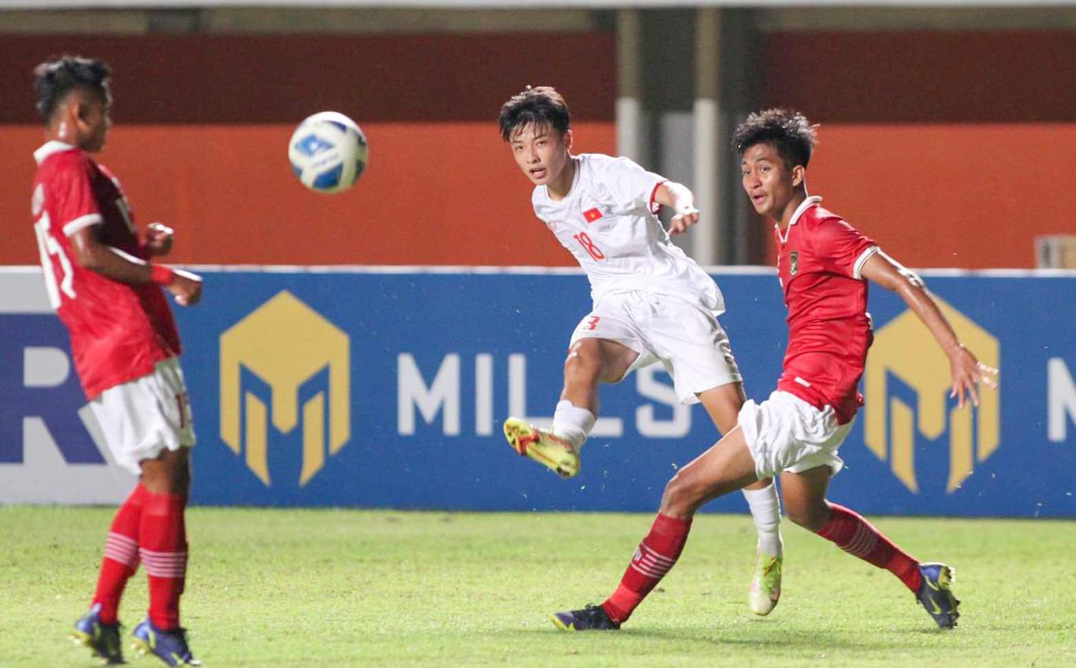 U16 Malaysia bất ngờ sảy chân, U16 Việt Nam giành vé đi tiếp theo kịch bản nghẹt thở