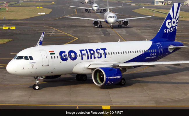 Độc lạ: Máy bay Ấn Độ cất cánh... bỏ quên hơn 50 hành khách trên đường băng - Ảnh 1.