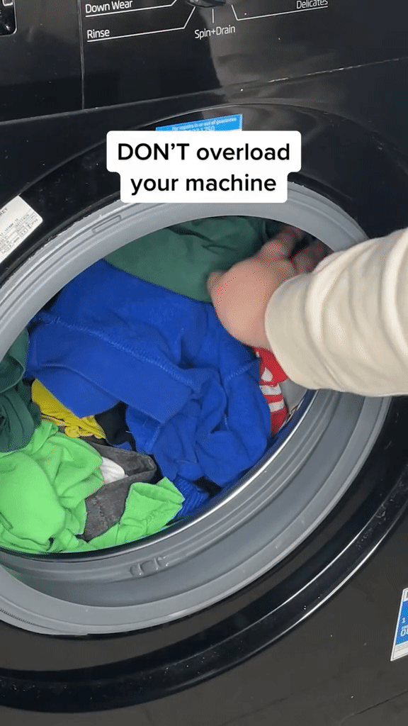 Đừng làm 3 điều sau đây khi dùng máy giặt, thiết bị vừa nhanh hỏng, quần áo giặt không sạch, không thơm - Ảnh 2.