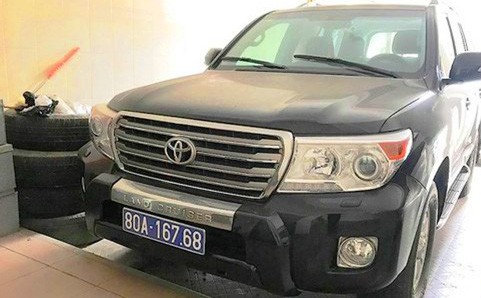 Một cán bộ ở Cao Bằng nhận quà là chiếc ôtô trị giá hơn 3,7 tỉ đồng