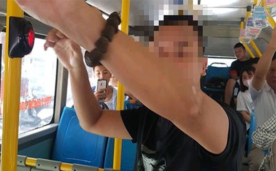 Vụ người đàn ông thủ dâm trên xe buýt số 01: Nữ sinh quá hoảng sợ nên công an đã cho về nhà