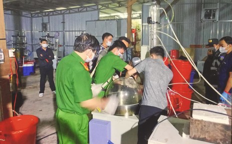 Vụ xưởng sản xuất ma túy rộng 2.000m2: Chủ xưởng "sốc" nói nhóm người Trung Quốc thuê làm phòng thí nghiệm