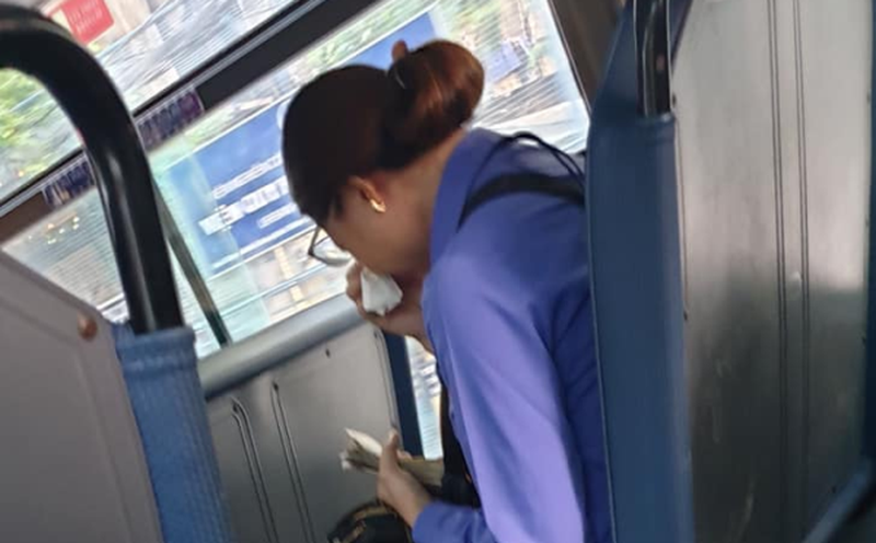 Tiếp viên xe buýt bị đình chỉ vì khách "quên mua vé": Khách hơn 30 tuổi, áo đỏ, ngồi cuối