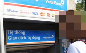 Nhóm người Trung Quốc gắn thiết bị "lạ" trộm thông tin hàng trăm thẻ ATM nhằm chiếm đoạt tài sản
