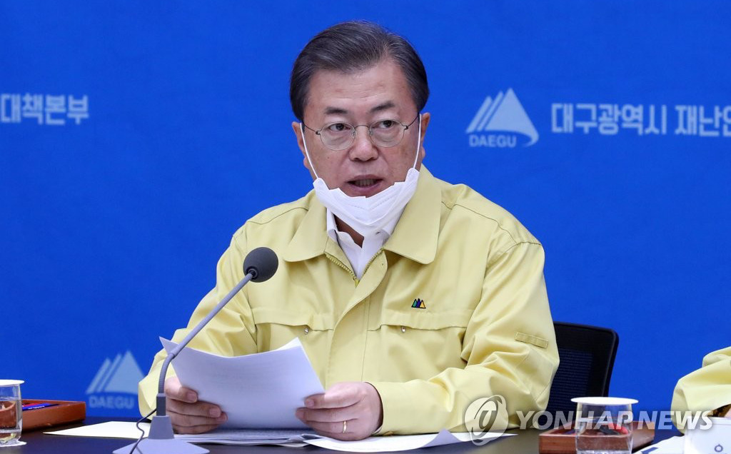 Tổng thống Hàn Quốc Moon Jae-in đang thăm tâm dịch corona Daegu