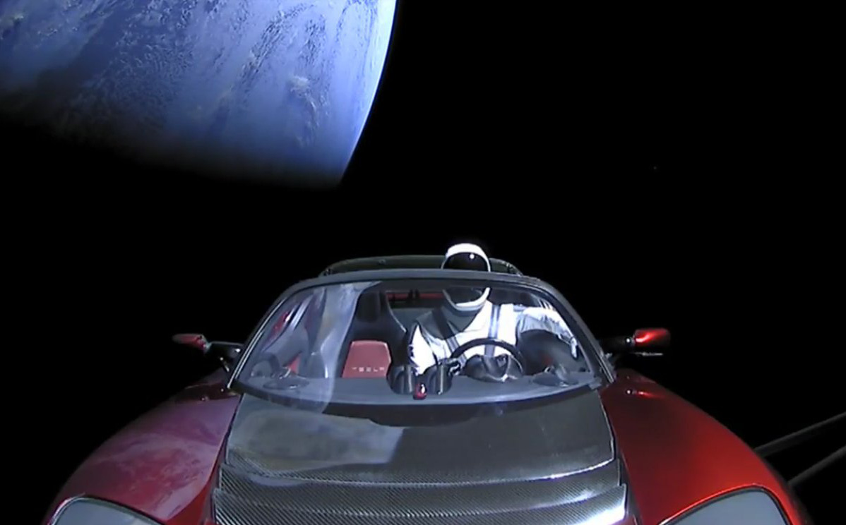 Chiếc Tesla của Elon Musk vẫn bay quanh mặt trời và bạn có thể gặp lại nó vào năm 2091