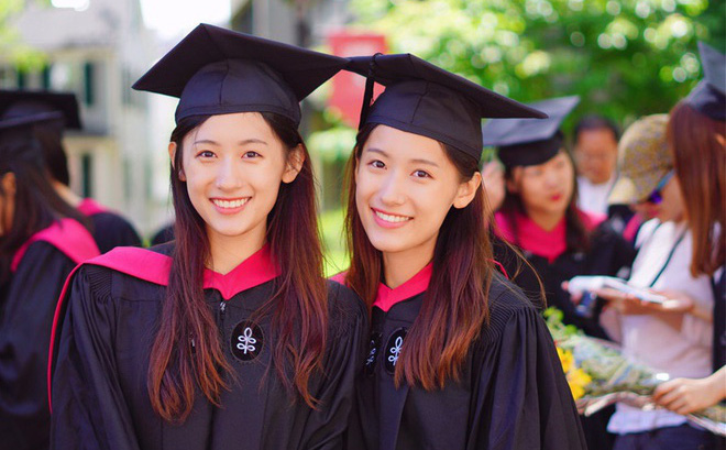 Cặp hot girl song sinh nổi tiếng xứ Trung: Tốt nghiệp thạc sĩ ở Harvard, trở thành MC truyền hình