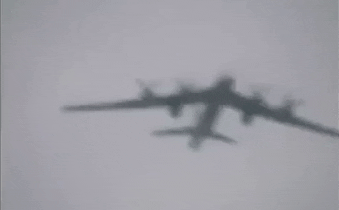 Tiêm kích F-22 hộ tống &quot;sát thủ&quot; săn ngầm Nga bay ngay trên đầu lính Mỹ: Đối đầu nghẹt thở
