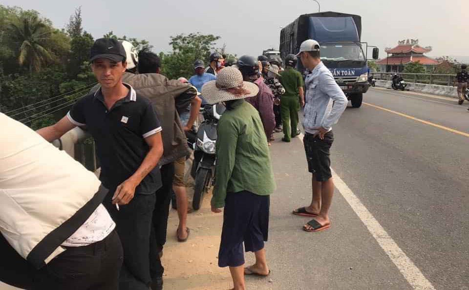 Nam thanh niên để xe lên cầu Bà Rén rồi 'mất tích' khiến người nhà tá hỏa đi tìm và cái kết dở khóc dở cười